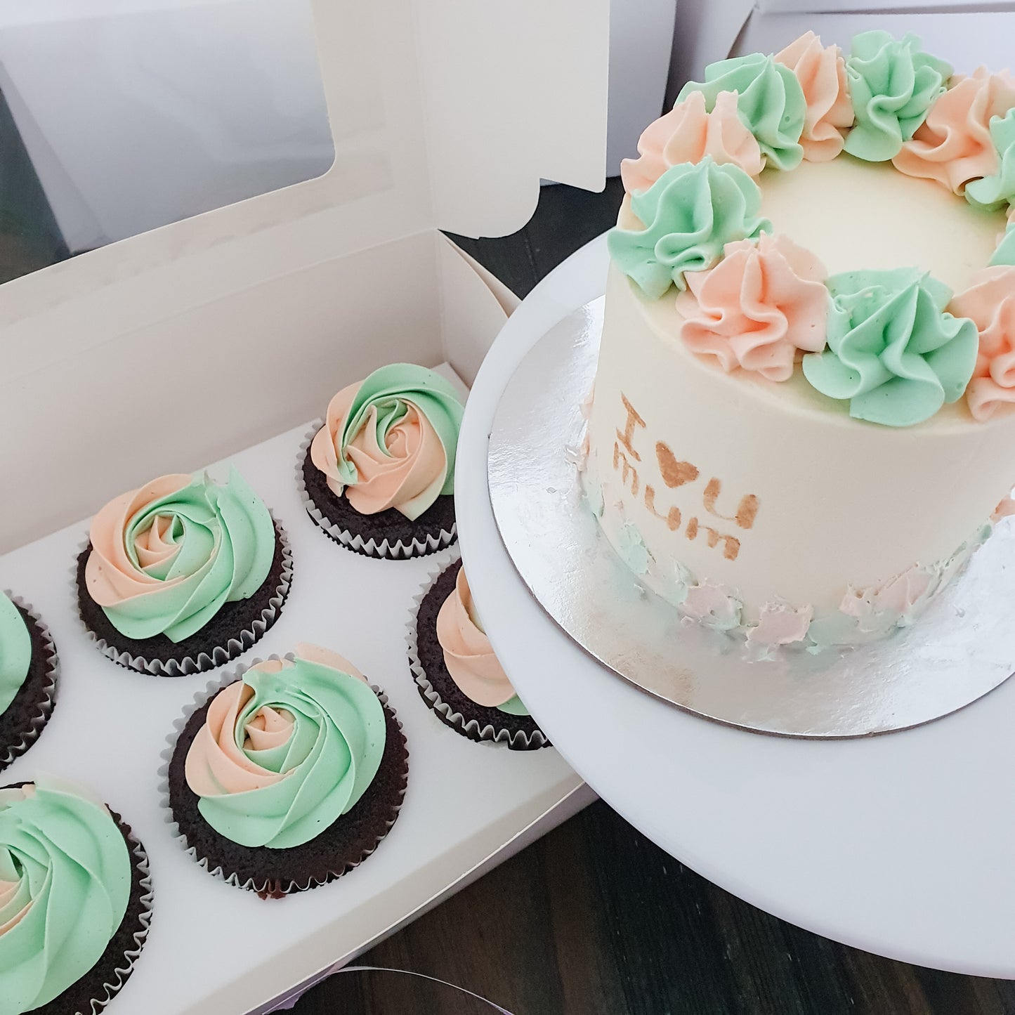 Cake and Mini Cupcake Set