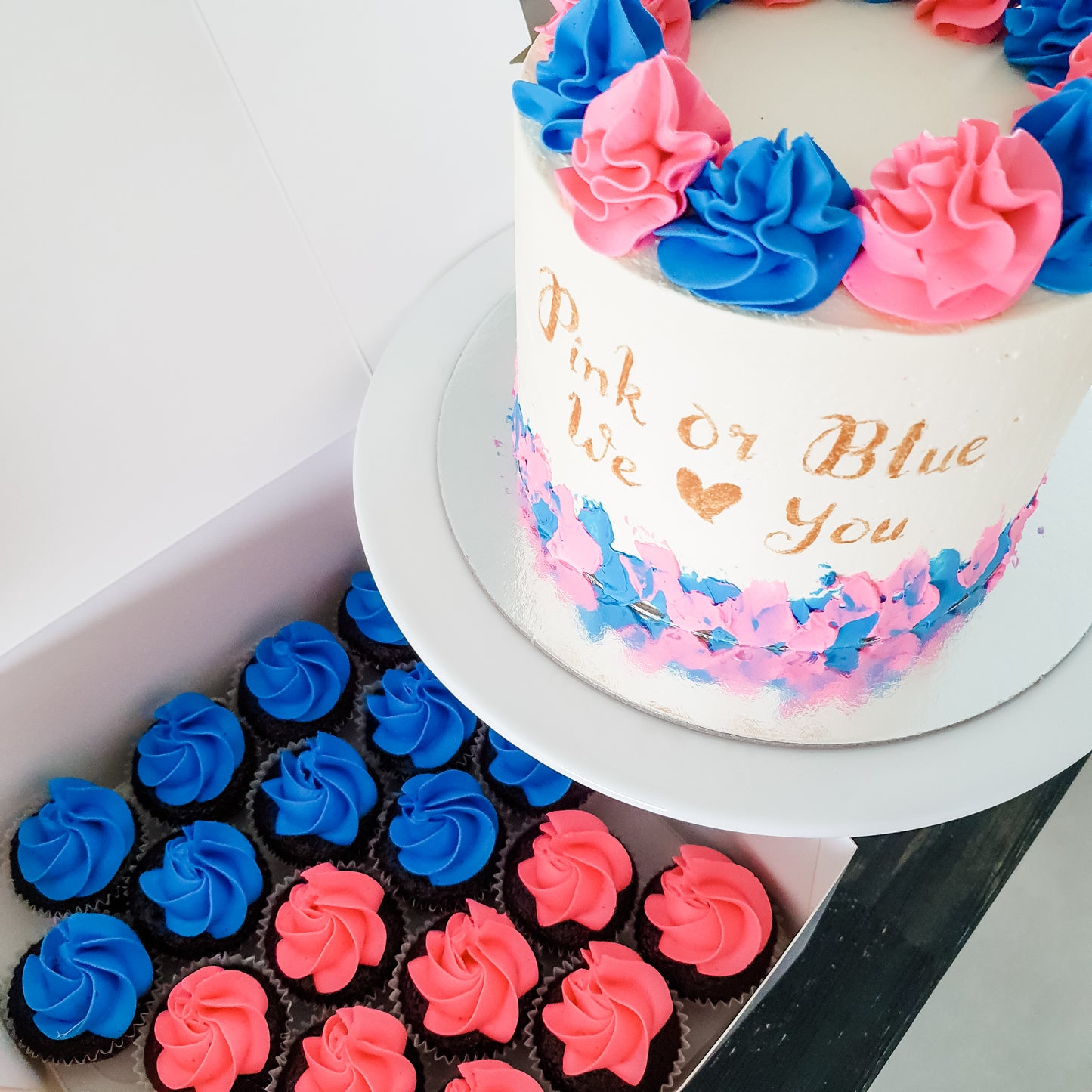 Signature Cake and Mini Cupcake Set