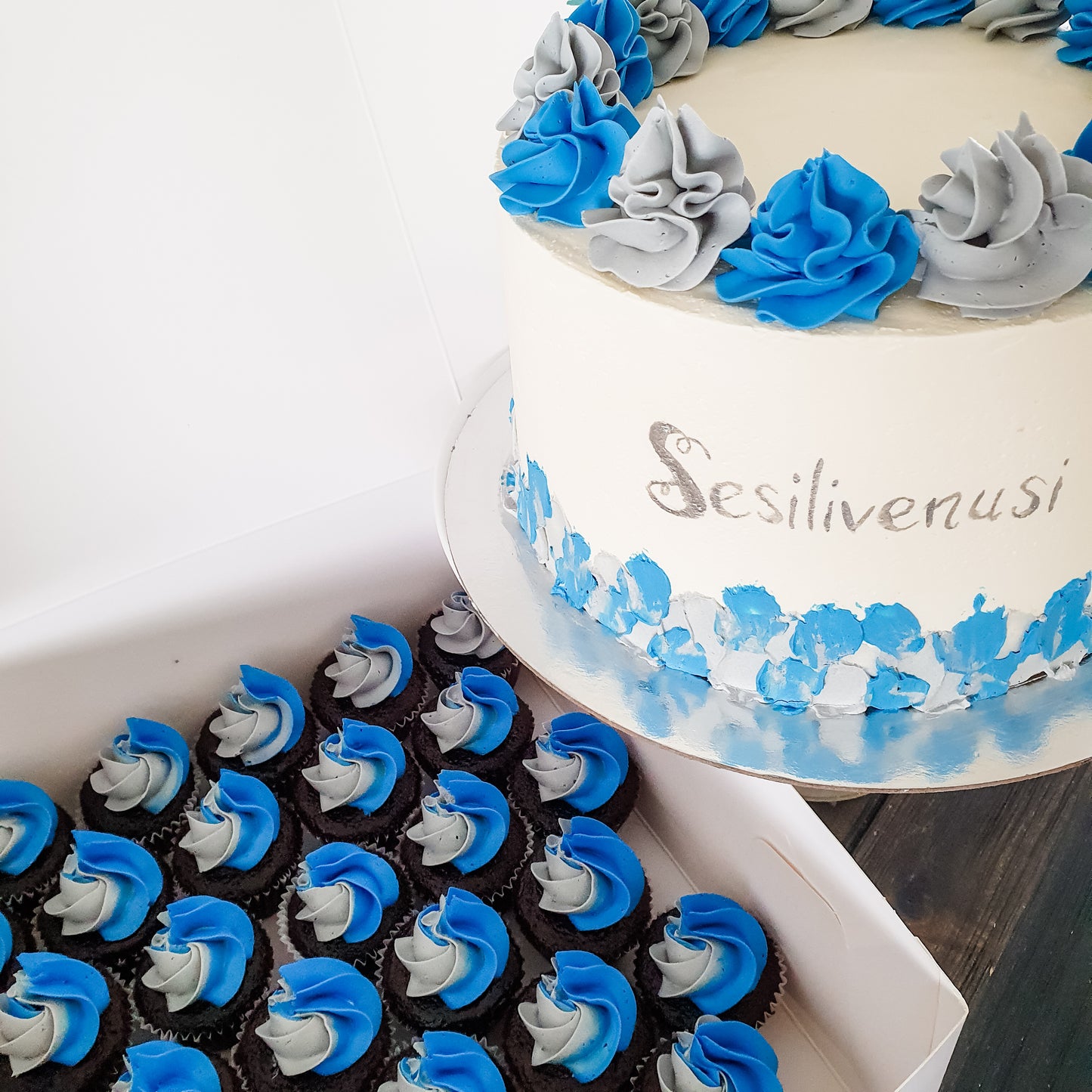 Signature Cake and Mini Cupcake Set