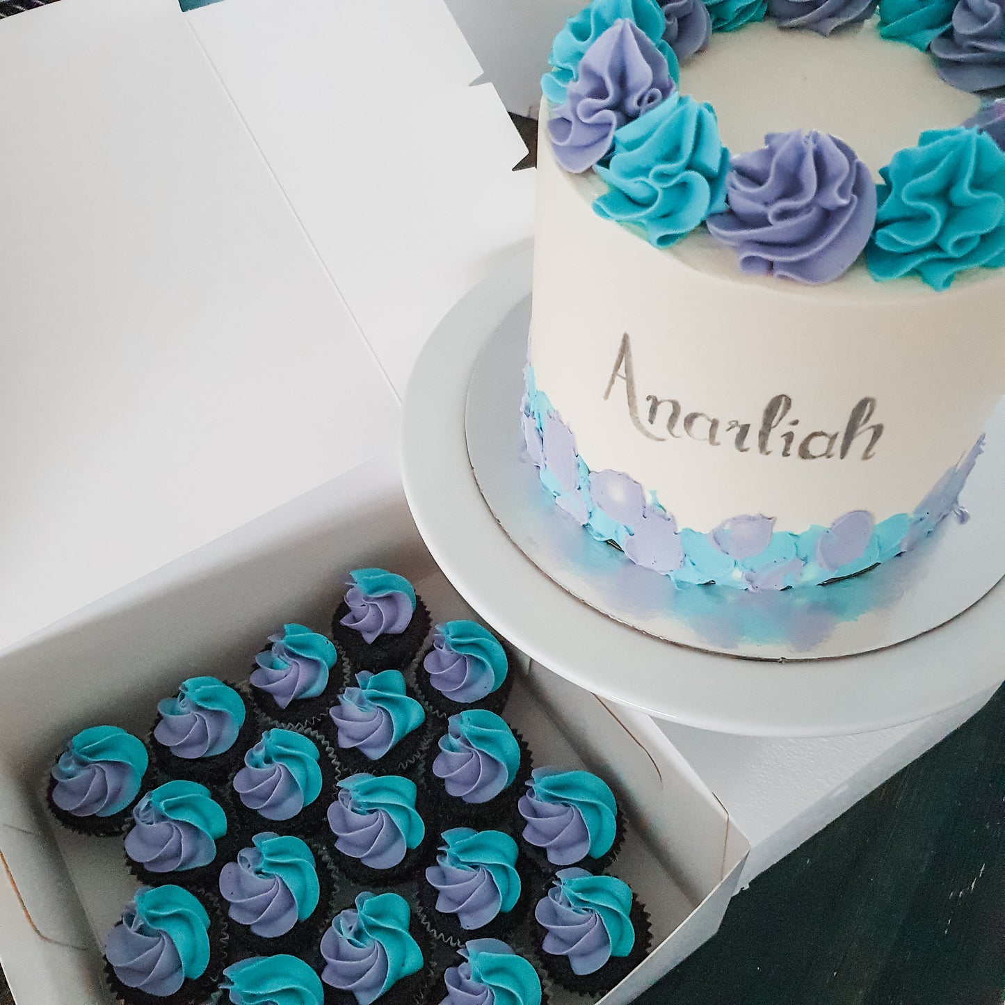 Signature Cake and Mini Cupcake Set