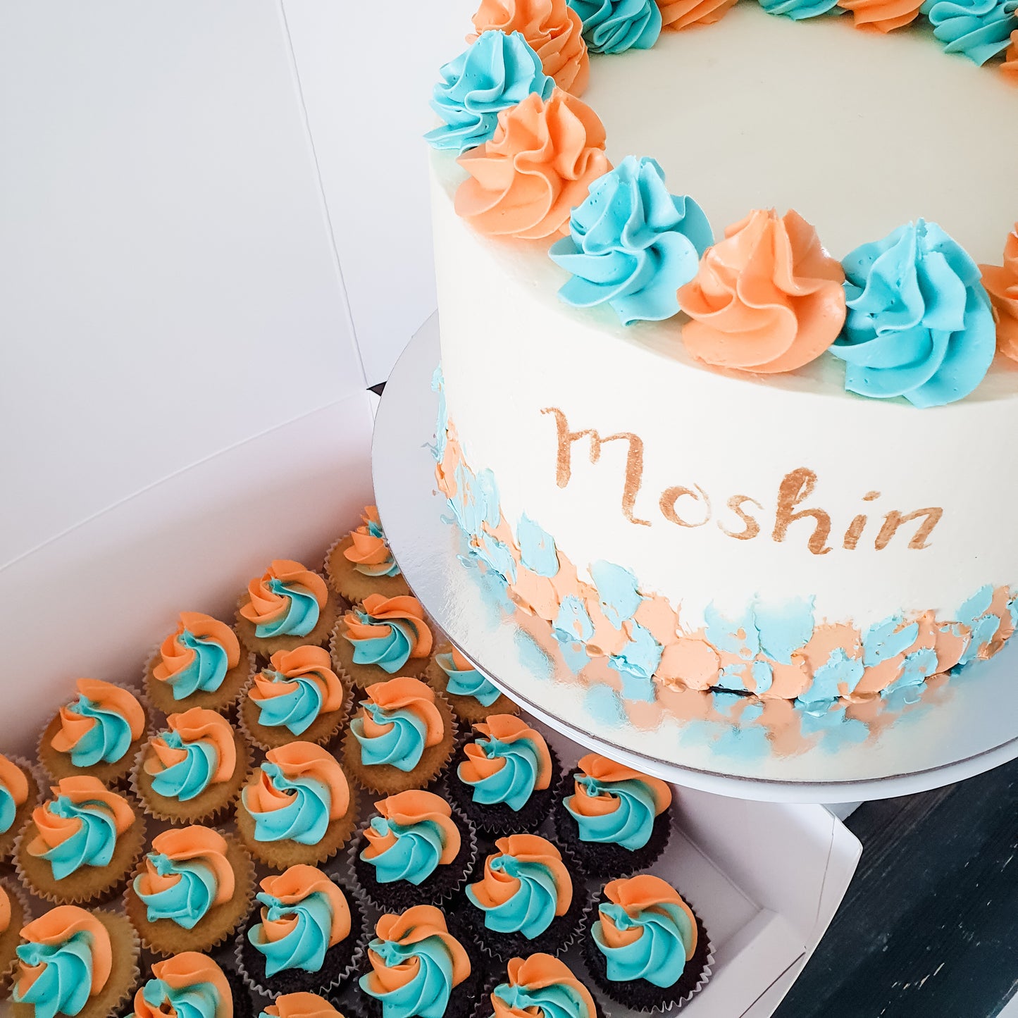 Signature Cake and Mini Cupcake Set