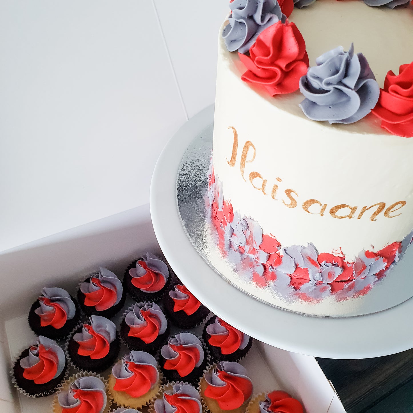 Signature Cake and Mini Cupcake Set